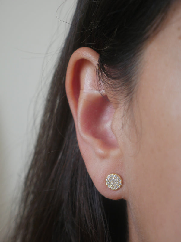 earrings, gold plated, .925 sterling silver, pave diamond, pave rhinestone, cubic zirconia, sparkly stud earrings, round post earrings, nice stud earrings, sensitive ears, hypoallergenic, dainty unisex, fashion jewelry, accessories, affordable jewelry good quality. Gift idea, wedding, bridal, graduation, anniversary, sparkly stud earrings