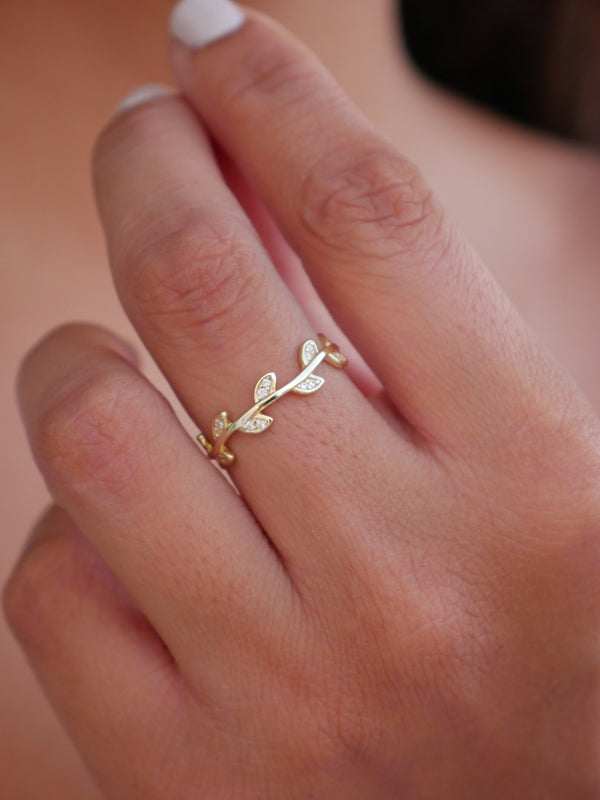 rings, jewelry, accessories, fashion jewelry, gold rings, gold plated rings, rings with rhinestones, cubic zirconia, diamond rings, dainty rings, trending on instagram and tiktok, fine jewelry, nice jewelry, good quality jewelry, affordable rings, affordable jewelry, rings that wont turn green with water, jewelry stores, tiny rings, rings for the pointer finger, rings for the index finger, rings for the middle finger, 