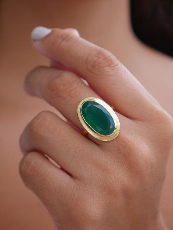 rings, gold ring,925, gold plated rings, jewelry, oval rings,  emerald rings, onyx rings, birthstone jewelry, birthstone rings, colorful jewelry, vintage style rings, fine jewelry, fashion jewelry, gold plated rings, green and gold rings, jewelry, trending on tiktok, Kesley Boutique, Kesley Isaza, jewelry store in Brickell, Miami, nice rings, cool rings , gift ideas, anniversary, birthday, graduation, fashion jewelry, gold and green ring