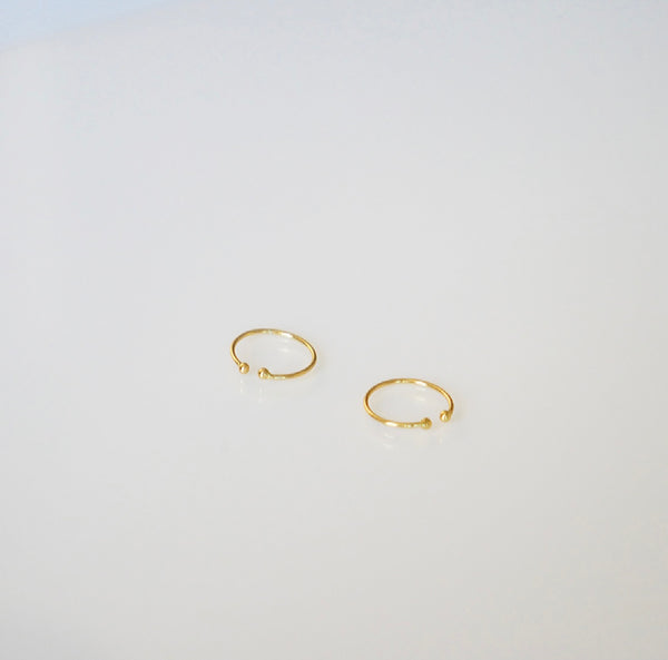 Tiny earring cuffs, tiny gold earring cuffs, tiny eat=r cuffs in gold, nose cuff, fake nose piercing sterling silver, fake ear cuff sterling silver, popular earring cuff, popular ear cuffs sterling silver, jewelry store in Miami, Cute jewelry, cool jewelry, edgy jewelry, kesleyBoutique.com, Girlwith3jobs.com 