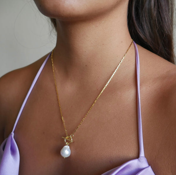 necklace, pearl necklaces, gold necklaces, nice necklaces, womens jewelry, paperclip necklaces, statement necklace, Gold pearl necklace sterling silver pearl necklace, designer pearl necklaces in Miami, Jewelry store in Miami, shopping in Brickell, Pearl necklace in gold that wont tarnish