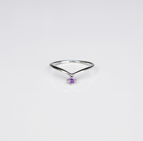 Tiny amethyst ring, small amethyst ring, amethyst jewelry, chakra jewelry, healing crystals jewelry, lucky jewelry, jewelry store in Miami, jewelry store in Brickell, dainty rings, delicate rings, popular rings, popular jewelry Kesley Boutique, Girlwith3jobs, shopping in Miami 