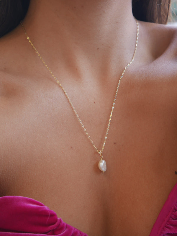 necklaces, gold necklaces, 925 necklaces, gold plated necklaces, pearl necklaces, nickel free jewelry, accessories, fashion jewelry, Real pearl necklace long gold plated sterling silver .925. Waterproof designer necklaces for everyday by Kesley Boutique, dainty necklace, real pearl jewelry, single pearl necklace