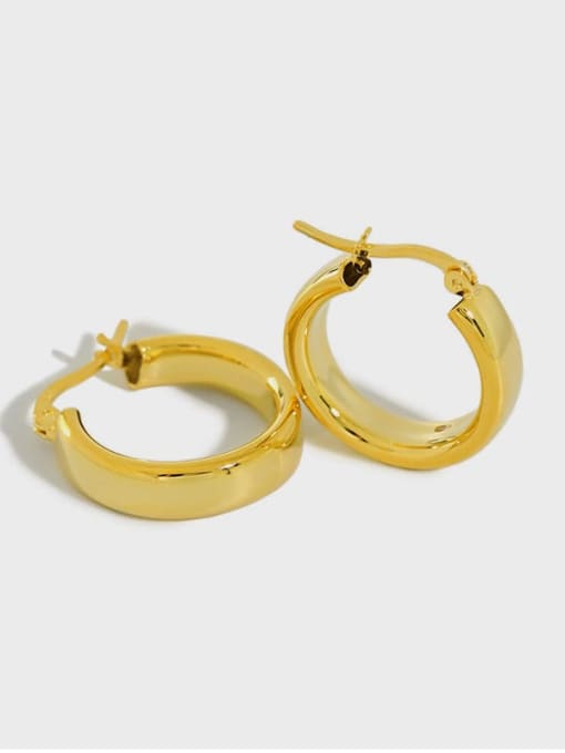 gold hoop earrings medium size 18k gold plated .925 sterling silver waterproof for sensitive ears hypoallergenic light weight medium hoops for men and woman Miami Brickell Kesley Boutique
