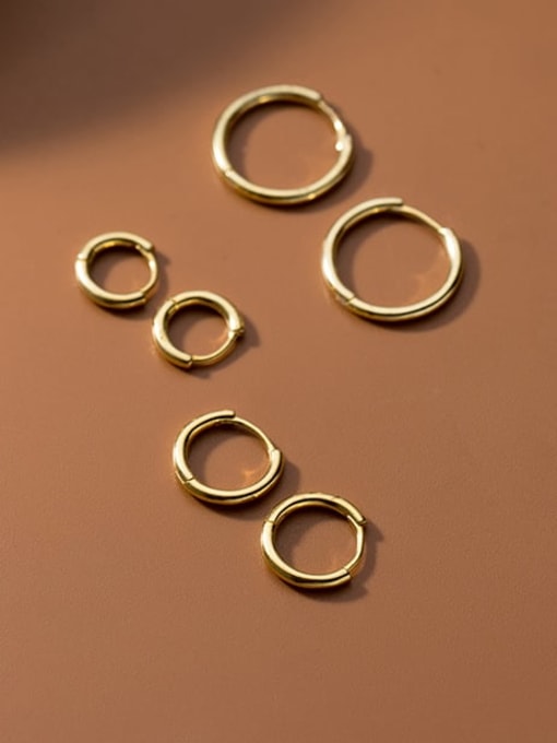 mall plain hoop earrings round waterproof .925 sterling silver hypoallergenic wont turn green or tarnish for men and woman gender neutral unisex earrings trending on Instagram conch earrings second hole piercing earrings cartilage hoop earrings huggies trending and popular instagram good jewelry nice jewelry Miami Brickell Jewelry store inexpensive good quality dainty hoops Kesley Boutique 18k gold plated