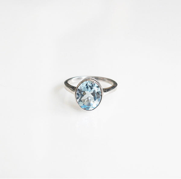 oval topaz ring in .925 sterling silver, KesleyBoutique, Girlwith3jobs, sterling silver sky blue topaz ring 